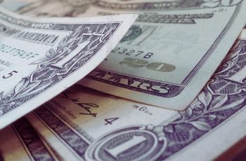 Dólar encerra sexta-feira cotado a R$ 5,1084, com queda de 0,28% 12 Dólar fecha em queda pela terceira sessão seguida, com apostas de corte da Selic