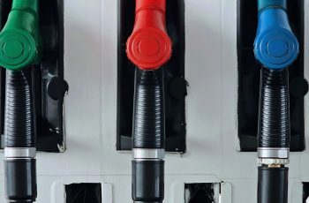 Petróleo Brent sobe 7,04% e fecha a US$ 100,69 por barril após ataques no Mar Vermelho 1 Governo vai prorrogar a subvenção de R$ 0,44 à gasolina, diz Durigan | Brasil