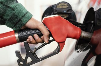 Governo prorroga subsídio de R$ 0,44 por litro da gasolina em meio à escalada da guerra no Oriente Médio
