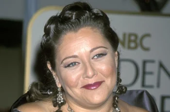 Camryn Manheim surpreende fãs com nova aparência em evento de Rosie O'Donnell em Nova York 11 The Practice star wows fans with unrecognizable appearance following weight loss transformation