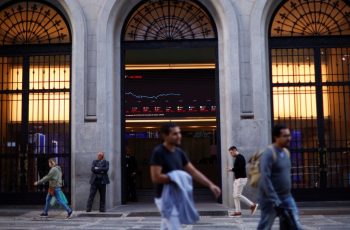 Ibovespa fecha em queda de 0,06%, a 173.714,08 pontos, após perder nível dos 174 mil pontos 2 Após 3 semanas consecutivas em alta, Ibovespa mingua com cautela global