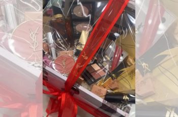 Homem presenteia colega com kit de maquiagem de luxo em confraternização e gera debate nas redes sociais 6 Marido ganha kit de luxo de mais de R$ 5 mil, presenteia colega de trabalho e caso viraliza