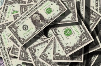 Dólar recua 0,42% e fecha a R$ 5,053, menor nível desde 2 de junho 12 Dólar cai ao menor valor desde junho com alta do petróleo