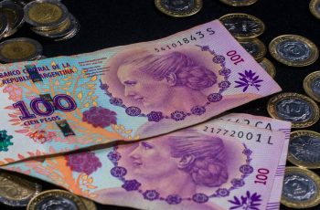 Peso argentino desvaloriza e vale menos que moedas virtuais de jogos como Fortnite e Roblox. 8 Crise na Argentina é tão grande que até moedas de videogame estão valendo mais que o peso argentino
