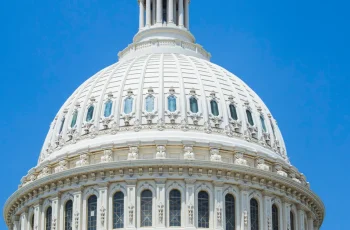 Bitcoin registra alta de 1,72% e é negociado a US$ 63.151,83 em meio a expectativas de nova regulação nos EUA 1 Lei de Clareza Cripto pode ser divulgada na próxima semana
