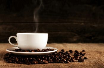 Café registra maior aumento diário em 23 anos, atingindo 350 cêntimos por libra, mas correção já se iniciou. 4 CONTRA PROVA