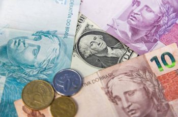Dólar fecha em alta de 0,53%, a R$ 5,111, em meio a incertezas no Oriente Médio 4 Acompanhe a cotação do dólar e a Bolsa nesta segunda (10) - 10/08/2026 - Economia