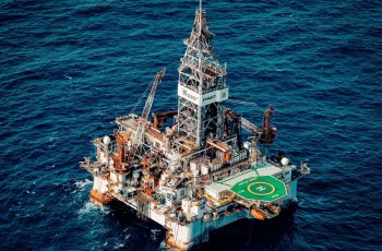 Petróleo Brent supera os cem dólares com forte alta devido a tensões no Oriente Médio 1 Prio (PRIO3): queda das ações abre oportunidade e Itaú BBA eleva recomendação para compra