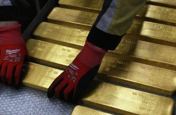 Ouro avança 2,82% e encerra a US$ 4.545,30 por onça-troy 2 Ouro fecha em alta e no maior nível desde junho com recompra de títulos pelo Tesouro dos EUA