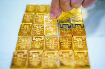 Anéis de ouro sobem até 151 milhões de VND por onça, com aumento de até 2,9 milhões de VND 4 Vo Ha Tram, Tung Duong e Huong Tram brilham ao lado de 40.000 espectadores em 'Homeland in My Heart'.