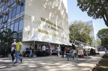 Caged registra criação de 58.568 postos de trabalho em julho, queda de 57,2% em relação ao mês anterior 3 Caged registra queda de 57,2% na criação de vagas em julho