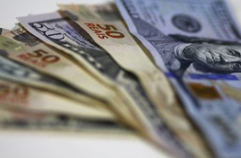 Dólar avança 0,29% e fecha a R$ 5,1928 na manhã desta quinta-feira 1 Dólar sobe contra o real com cautela externa
