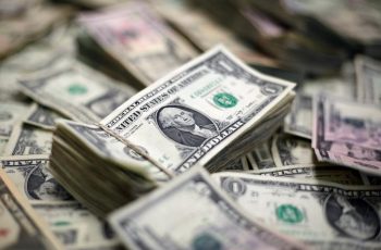 Dólar encerra estável a R$ 5,1283, com variação negativa de 0,04% na quarta-feira 2 Dólar apaga perdas e fecha estável no Brasil sob influência do noticiário político