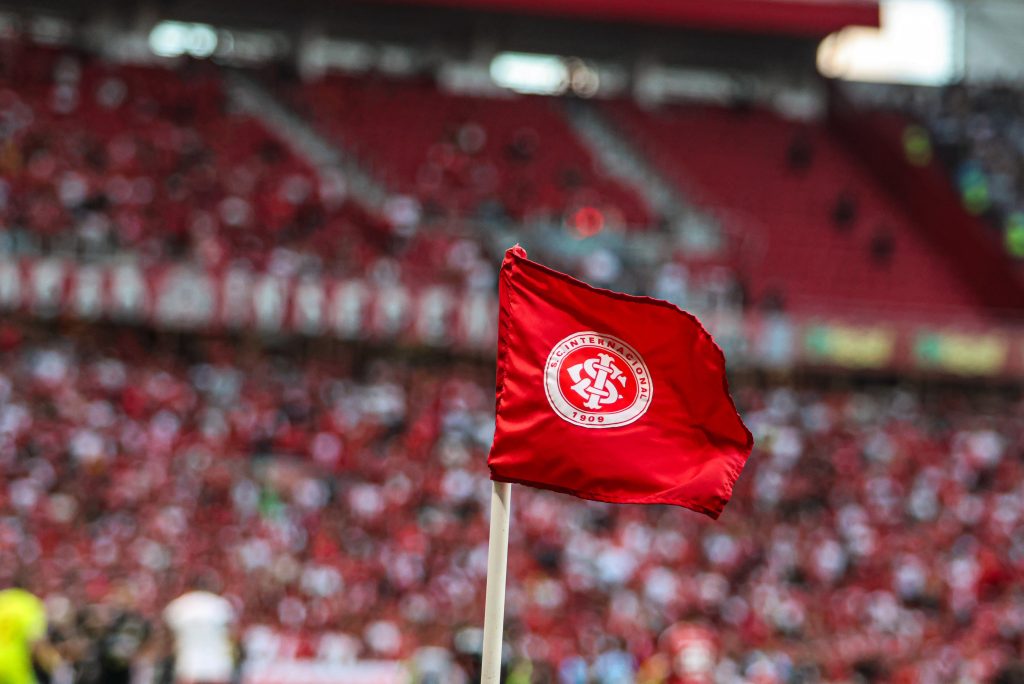 Internacional oferece trator como garantia em dívida de R$ 30 mil com empresário 6 Internacional oferece trator como garantia judicial por dívida com empresário; entenda