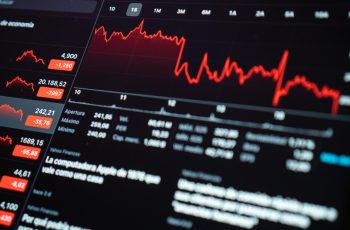 Ibovespa avança 0,57% e fecha aos 178.161,46 pontos, com valorização de 3,57% em julho 2 Ibovespa sobe 0,57% e fecha julho com alta de 3,57%
