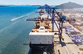 Superávit da balança comercial brasileira atinge US$ 5,11 bilhões em agosto, crescimento de 19,7% em relação ao ano passado 4 Superávit da balança comercial cresce 19,7% e chega a US$ 5,11 bilhões em agosto