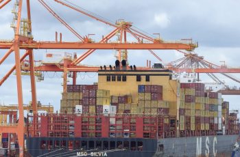 Superávit de US$ 7 bilhões na balança comercial do Brasil em julho, segundo MDIC 10 Balança comercial de julho registra superávit de US$ 7 bilhões