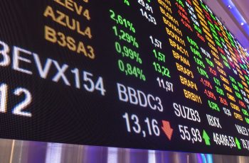 Petróleo Brent fecha em baixa de 4,73%, cotado a US$ 83,77 por barril 3 Commodities impedem alta do Ibovespa em dia de alívio em NY por falas de Trump