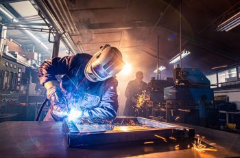 Taxa de desemprego juvenil mundial sobe para 12,4% em 2025, segundo OIT 2 Emprego Juvenil Global Perde Fôlego e Desemprego Sobe Para 12,4% – O.Económico