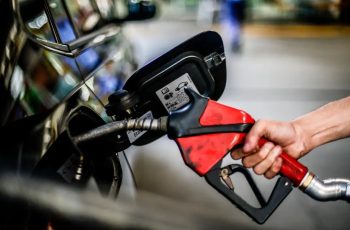 Petróleo Brent ultrapassa US$ 90 por barril devido a tensões entre EUA e Irã 11 Governo prorroga subvenção à gasolina para manter preço sob controle