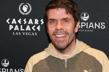 Perez Hilton é monitorado pela polícia após vídeo de autolesão no TikTok 5 Perez Hilton Update: Law Enforcement Called to House After TikTok Video