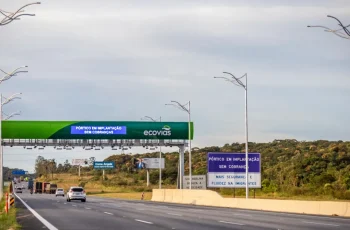 Motoristas poderão consultar passagens em pedágios eletrônicos pelo aplicativo CNH do Brasil a partir de segunda-feira 12 CNH do Brasil passa a mostrar passagens em pedágios free flow nesta segunda