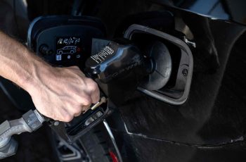 Petróleo Brent encerra em alta de 2,36%, a US$ 93,78 o barril 1 Subvenção à gasolina: governo estuda nova prorrogação por 30 dias