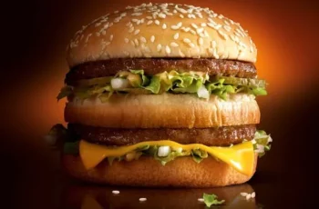 Receita do molho especial do Big Mac é revelada por ex-chef do McDonald's em vídeo no TikTok 1 Veja a lista completa de ingredientes do sanduíche clássico e dicas para acertar na montagem caseira (Foto: Divulgação)