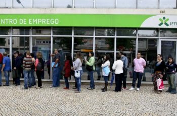 Taxa de desemprego atinge 5,3% no segundo trimestre, o menor índice desde 2011, segundo o INE 3 Taxa de desemprego em Portugal ficou nos 5,3% entre abril e junho