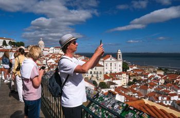 Setor de viagens e turismo contribuiu com recorde de 11,6 trilhões de dólares para o PIB global em 2025, segundo o WTTC 1 Investimento global em viagens e turismo ultrapassa 1 bilião de dólares em 2025 e impulsiona PIB mundial