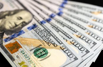 Dólar fecha em alta de 0,84%, cotado a R$5,1304 4 Dólar fecha em alta ante real antes de anúncio de sanção dos EUA a...