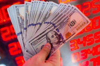Dólar avança 0,17% e fecha cotado a R$ 5,0696 nesta sexta-feira (31) 8 Dólar subiu no último pregão de julho, mas fecha o mês em queda