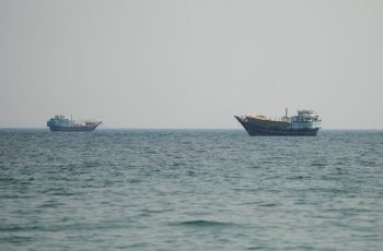EUA estabelecem corredor marítimo no Estreito de Ormuz para garantir passagem de 20 milhões de barris de petróleo diário 8 Avatar de com informações da Reuters