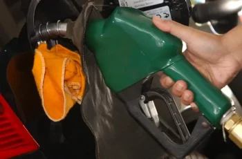 Petróleo encerra próximo de US$ 90 por barril devido a conflitos no Irã 5 Gasolina terá 32% de etanol a partir deste sábado(1º)
