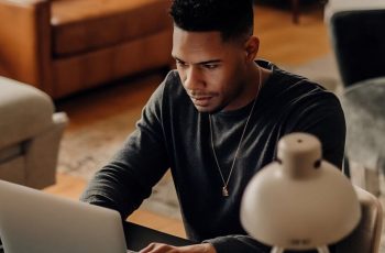 Taxa de desemprego juvenil global atinge 12,4% em 2025, segundo OIT 3 Aumento do desemprego entre jovens no mundo em 2025