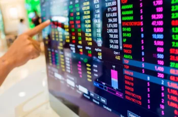Petróleo Brent sobe 1,54% e atinge US$ 93,03 por barril após anúncio de ofensiva econômica dos EUA contra o Irã 2 Bolsas abrem sem rumo definido com barril de Brent acima dos 93 dólares