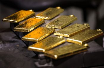 Ouro avança 3,7% e encerra a US$ 4.305,26 por onça-troy nesta quarta-feira, 5 3 Ouro fecha em alta de mais de 3% e retoma nível de US$ 4.300 acompanhando Oriente Médio