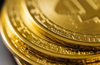Bitcoin negocia a US$ 64.971,42, enquanto Ethereum e Solana são cotadas a US$ 1.918,28 e US$ 75,39, respectivamente, em novo ETF da T. Rowe Price. 1 T. Rowe Price inclui memecoins em ETF de cripto