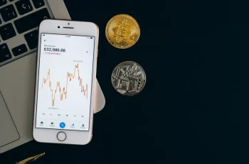 Hardware wallets no varejo russo têm demanda crescente, com queda de 13% no preço médio para 7.900 rublos. 4 Hardware wallets disparam na Rússia com novas regras cripto