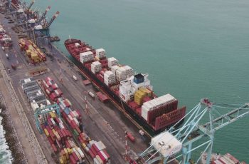 Superávit da balança comercial do Brasil atinge US$ 7 bilhões em julho, segundo Mdic 9 Balança comercial de julho tem superávit de US$ 7 bilhões – CartaCapital