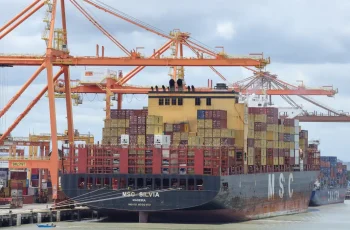 Superávit da balança comercial do Brasil atinge US$ 7 bilhões em julho, segundo Mdic 2 Balança comercial de julho fecha com superávit de US$ 7 bilhões