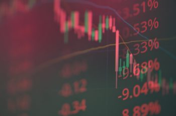 Ibovespa fecha em queda de 0,23%, aos 167.101 pontos 5 Ibovespa fecha em queda com Hapvida despencando, PPI dos EUA e tensões em Ormuz