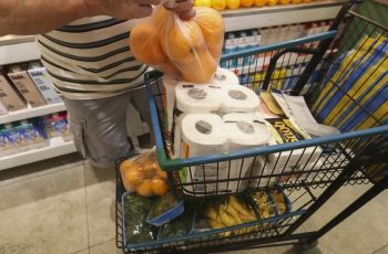 IPCA-15 registra queda de 0,4% em agosto, primeira deflação do ano, aponta IBGE 5 IPCA-15 tem queda de 0,4% em agosto