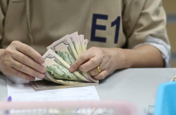 Dólar encerra o dia com leve queda de 0,04%, cotado a R$ 5,1283 9 Dólar fecha estável e continua acima dos R$ 5 – Brasil 247