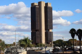 IPCA deve encerrar 2023 em 4,99%, segundo Boletim Focus do Banco Central 5 Boletim Focus eleva projeção da inflação e reduz a do PIB para 2026