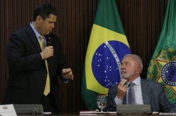 PT evita pressão sobre Congresso em meio a adiamento da PEC do fim da escala 6x1 2 A estratégia do PT após Alcolumbre adiar a votação da 6x1 para depois das eleições