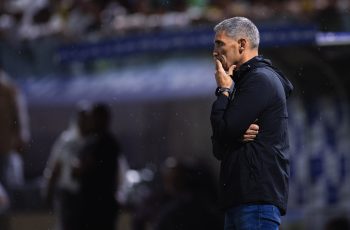 Técnico Vojvoda é demitido do Racing após eliminação na Copa da Argentina 10 Vojvoda quebra silêncio após ser demitido do Racing com 13 jogos: 'Eu estava firme, mas entendi a situação'