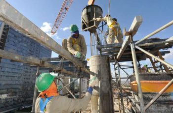 Caged registra abertura de 165.827 postos de trabalho com carteira assinada em agosto, alta de 183,1% em relação a julho 7 Brasil cria 165,8 mil postos de trabalho em agosto, aponta Caged – A Onça
