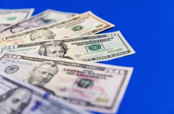 Dólar recua 0,17% e fecha a R$ 5,216 nesta terça-feira (29) 2 Acompanhe a cotação do dólar e a Bolsa nesta terça (29) - 29/09/2026 - Economia