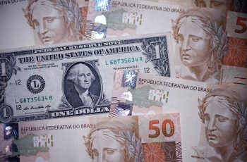 Dólar à vista encerra em alta de 0,12%, a R$ 5,115 nesta terça-feira (22) 11 Dólar tem leve alta com queda de commodities, demanda sazonal e diferencial de juros